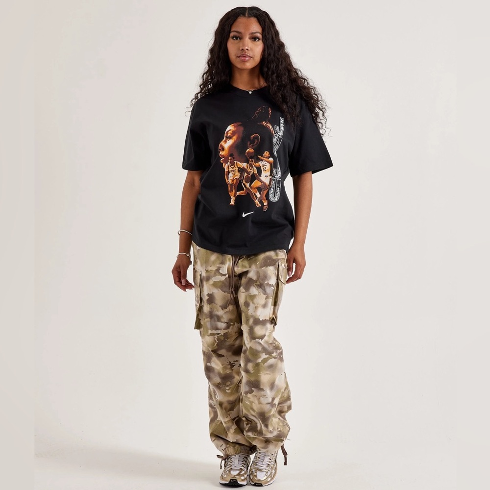 NWT Nike Women’s Mid-Rise Oversized Camo Cargo Pants Size MEDIUM